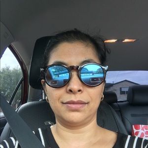 Meet your Posher, Julia